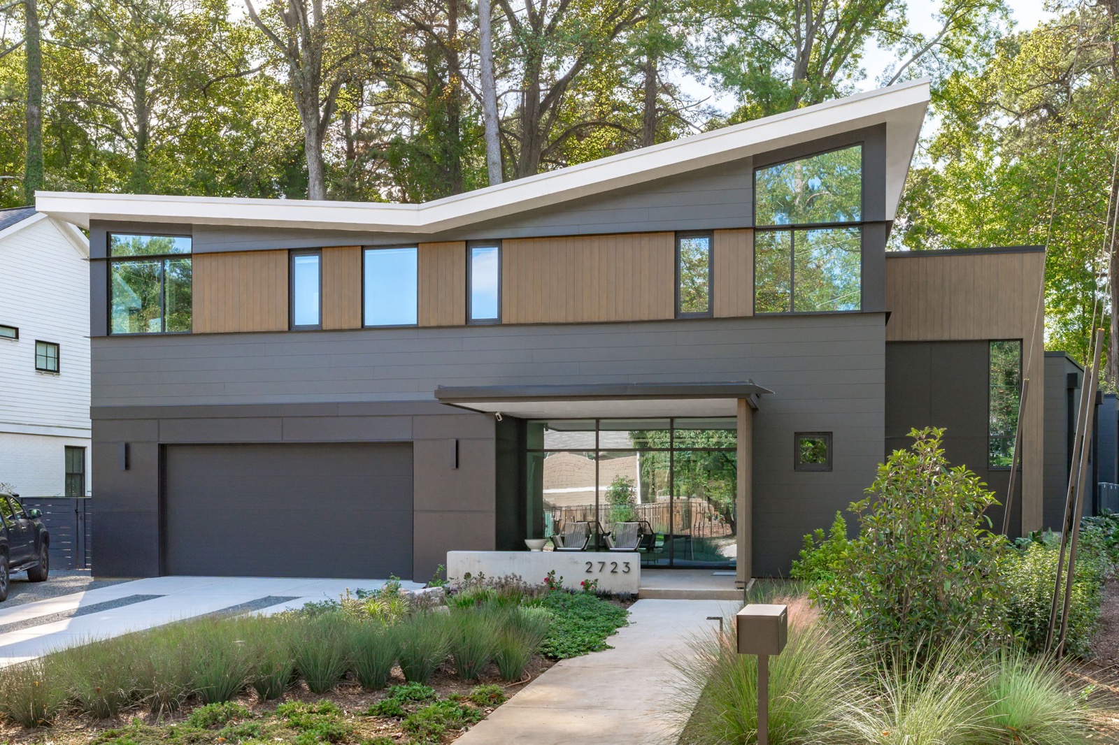 mayview-2025-redesignbuild-b-20-jb@web Photo showing front view of house for Mayview project