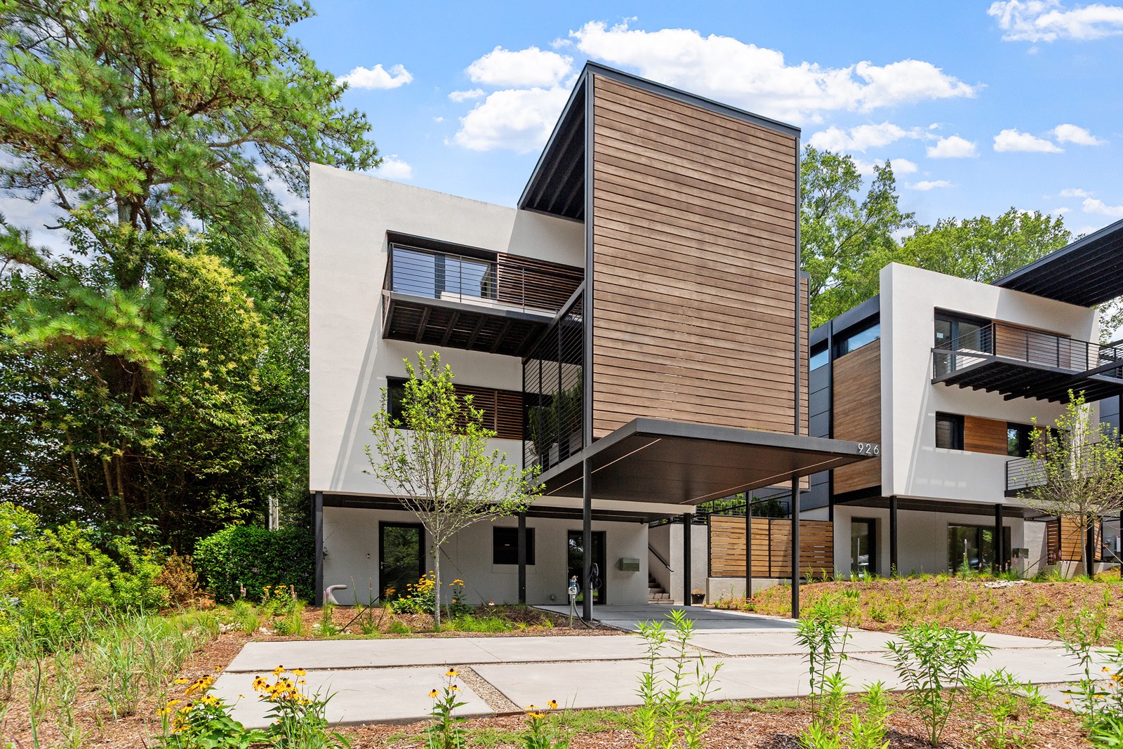 Photo showing Village Modern house